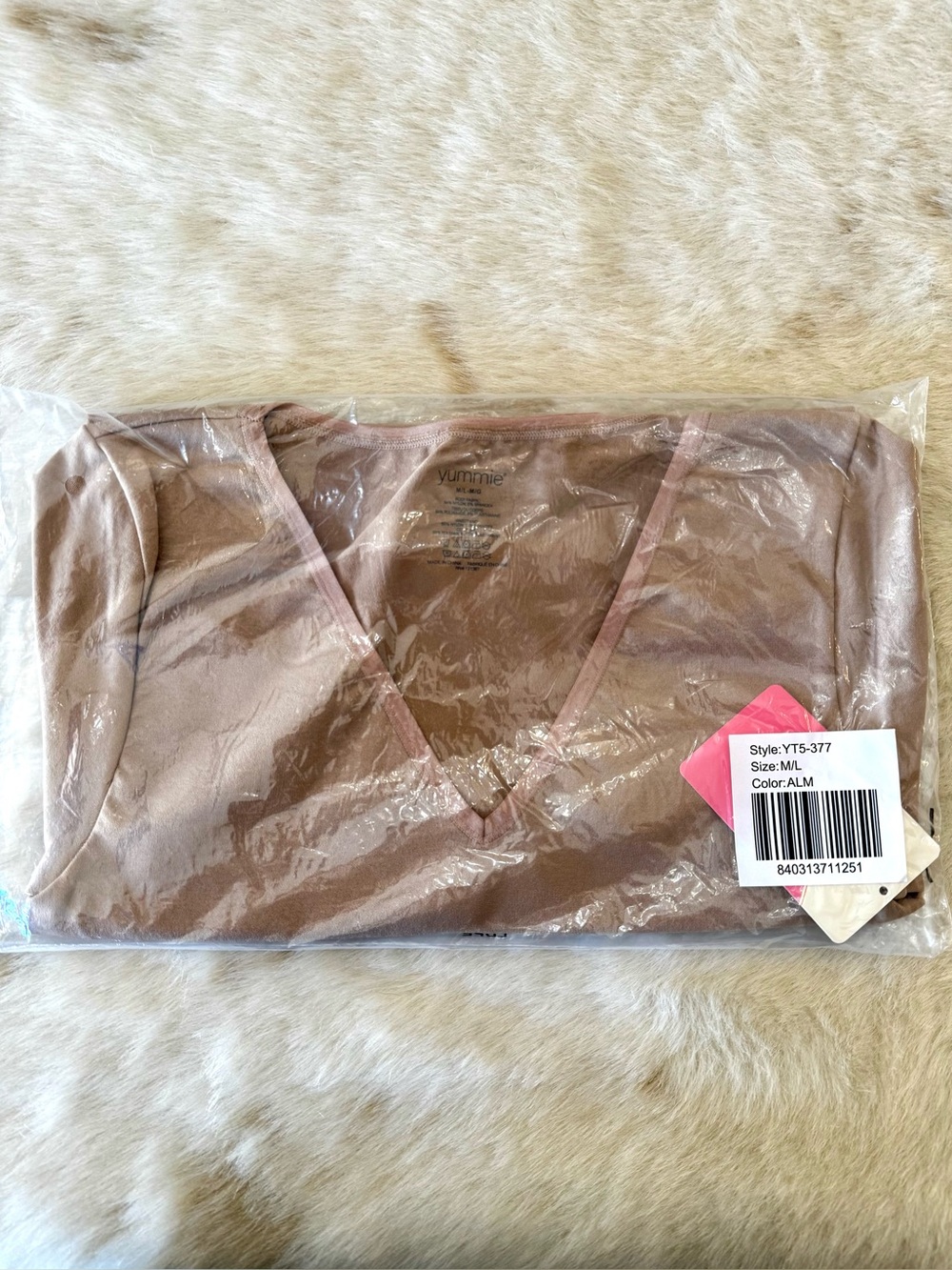 NIP Yummie Willow tan v-neck shaping t-shirt M/L - Picture 4 of 11